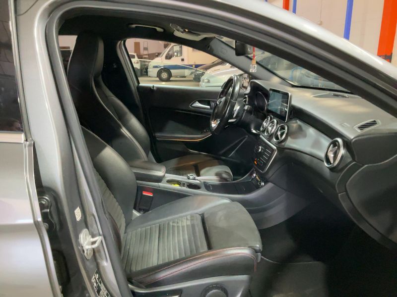 Mercedes-Benz GLA-Klasse GLA 200 d AMG Line 2017 – снимка 16
