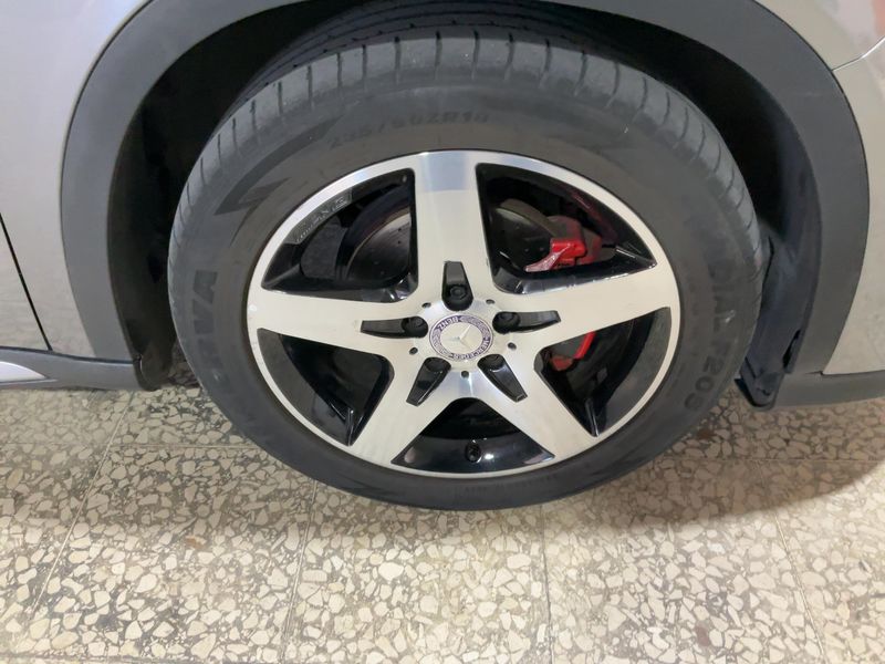 Mercedes-Benz GLA-Klasse GLA 200 d AMG Line 2017 – снимка 11