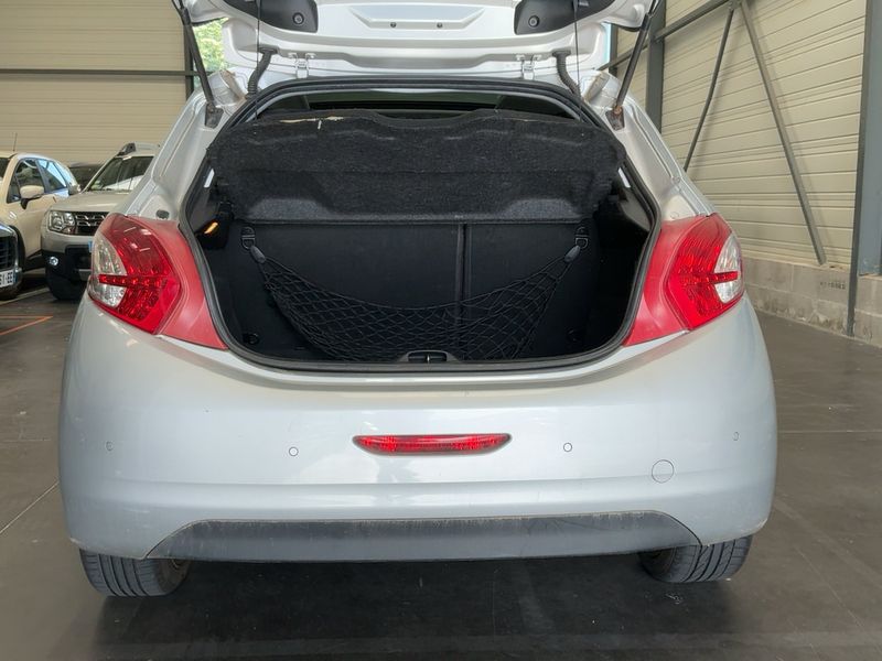Peugeot 208 1.6 Féline 2014 – снимка 15