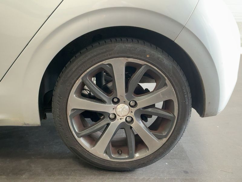 Peugeot 208 1.6 Féline 2014 – снимка 5