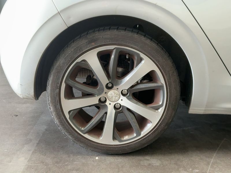 Peugeot 208 1.6 Féline 2014 – снимка 9