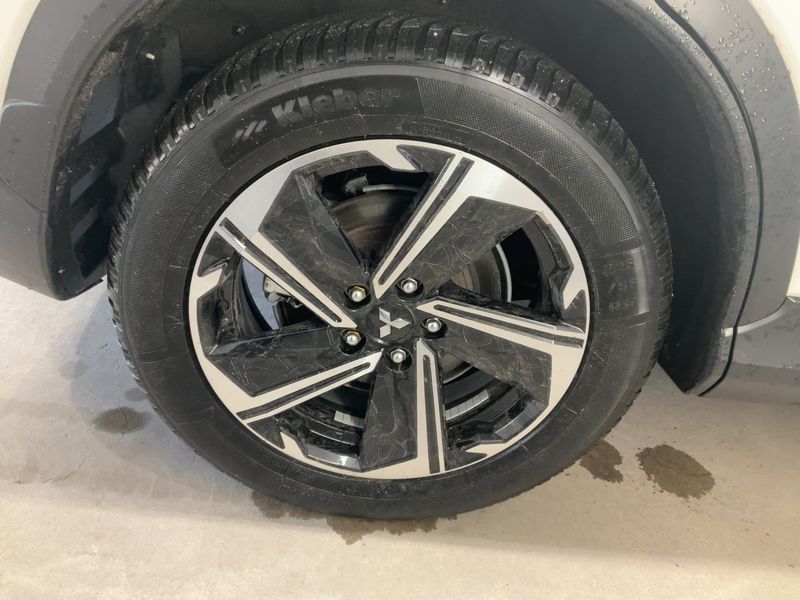 Mitsubishi Eclipse Cross 2.4 Plug-in Hybrid 4WD 2022 – снимка 9