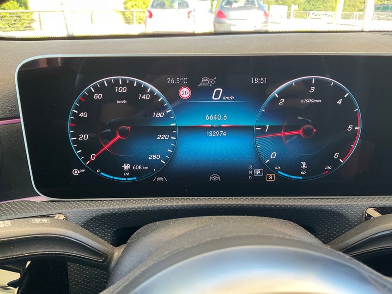 Mercedes-Benz A-Klasse A 200 d AMG Line 2019 – снимка 18