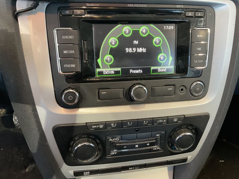 Skoda Octavia 1.2 TSI Ambiente 2011 – снимка 6