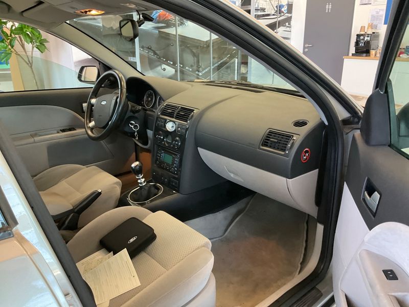 Ford Mondeo 1.8 Ghia 2002 – снимка 3