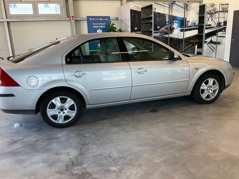 Ford Mondeo 1.8 Ghia 2002 – снимка 2