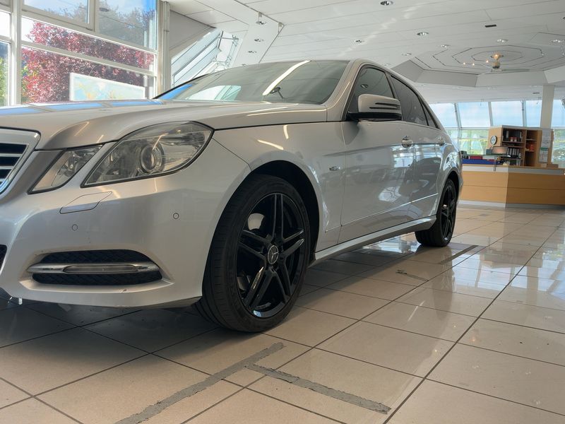 Mercedes-Benz E-Klasse E 250 CGI BlueEfficiency Avantgarde 2010 – снимка 2