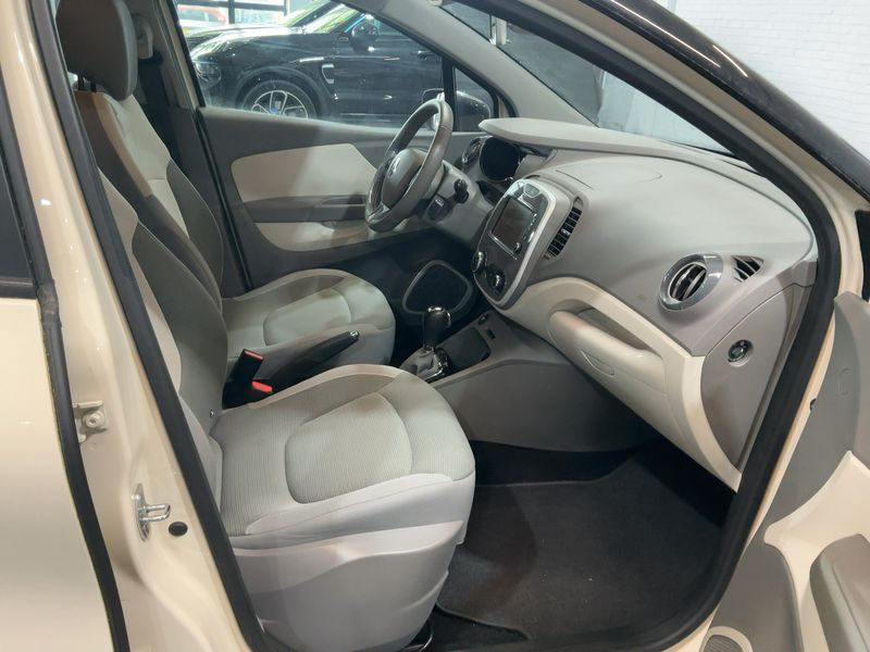 Renault Captur 1.2 TCe Zen 2014 – снимка 16
