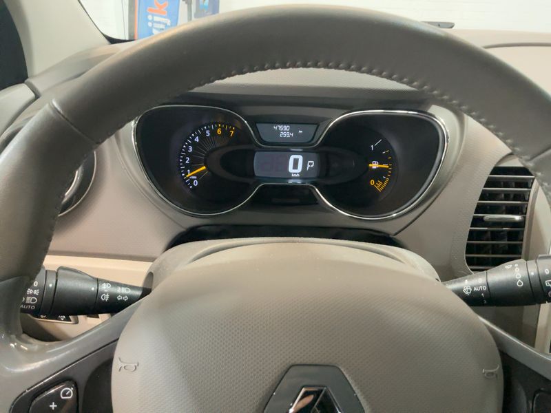 Renault Captur 1.2 TCe Zen 2014 – снимка 18