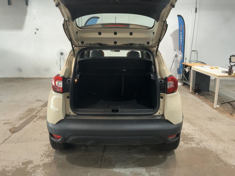 Renault Captur 1.2 TCe Zen 2014 – снимка 15