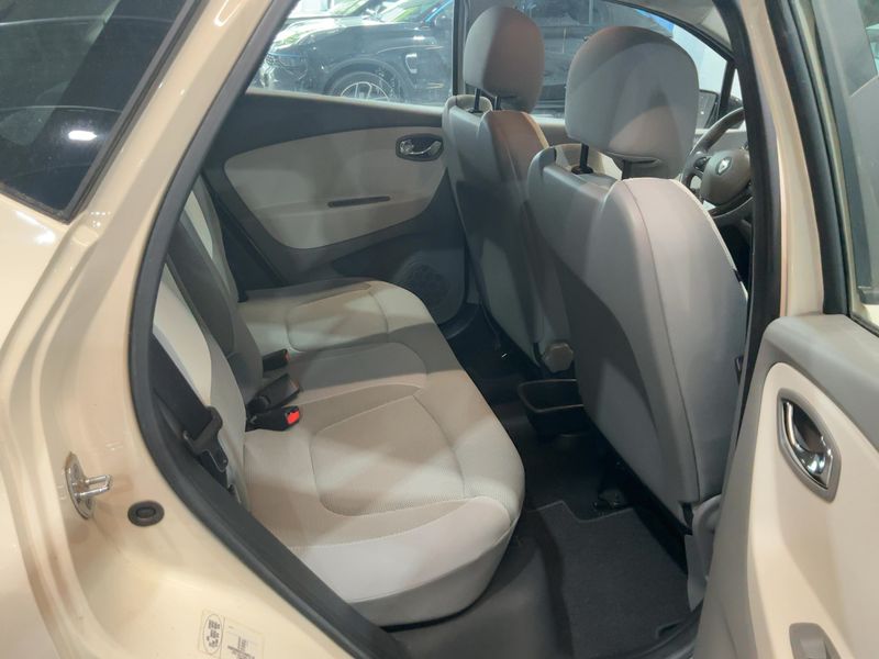 Renault Captur 1.2 TCe Zen 2014 – снимка 19