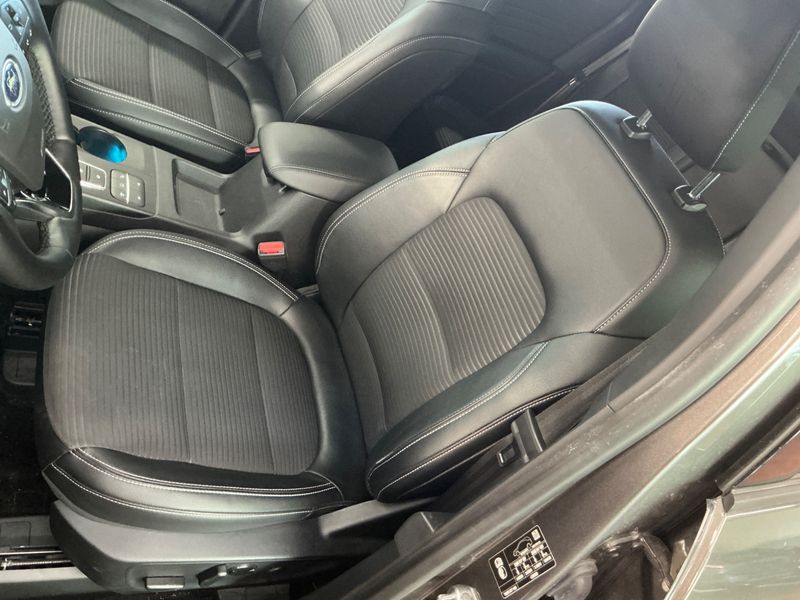 Ford Kuga 2.5 Plug-in Hybrid Titanium X 2022 – снимка 25
