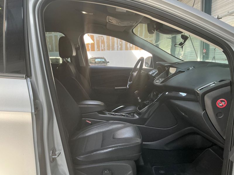 Ford Kuga 2.0 TDCi Titanium 2015 – снимка 16