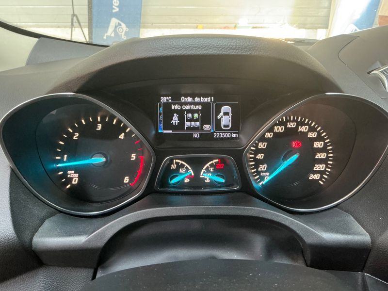 Ford Kuga 2.0 TDCi Titanium 2015 – снимка 18
