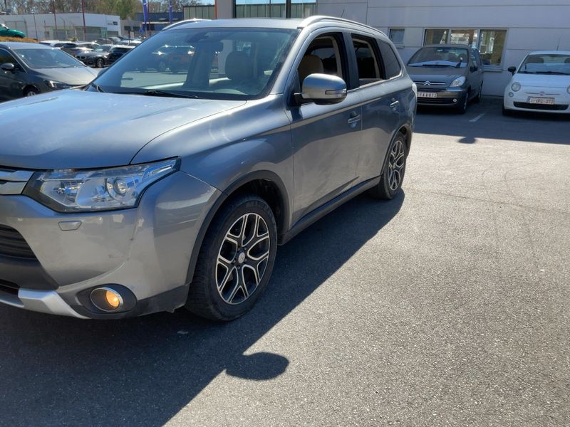 Mitsubishi Outlander 2.2 DI-D Instyle ClearTec 4WD 2016 – снимка 2