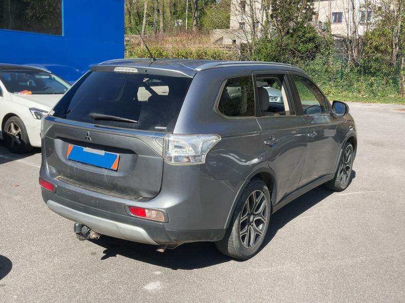 Mitsubishi Outlander 2.2 DI-D Instyle ClearTec 4WD 2016 – снимка 8