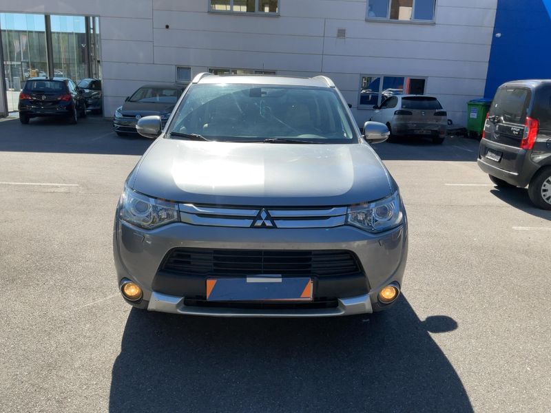 Mitsubishi Outlander 2.2 DI-D Instyle ClearTec 4WD 2016 – снимка 14