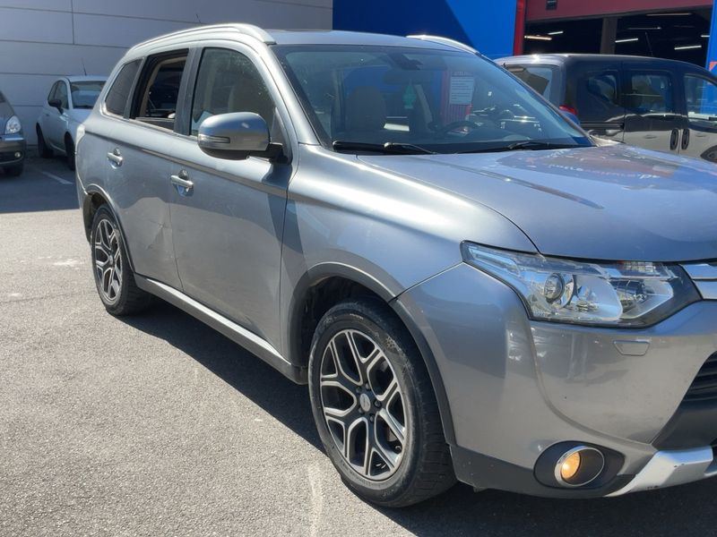 Mitsubishi Outlander 2.2 DI-D Instyle ClearTec 4WD 2016 – снимка 12
