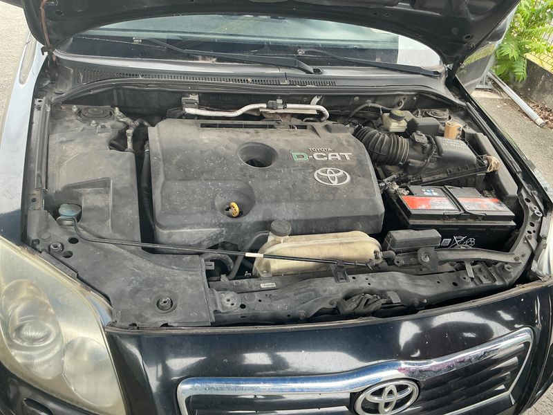 Toyota Avensis 2.2 D-4D D-Cat Clean Power 2005 – снимка на щета