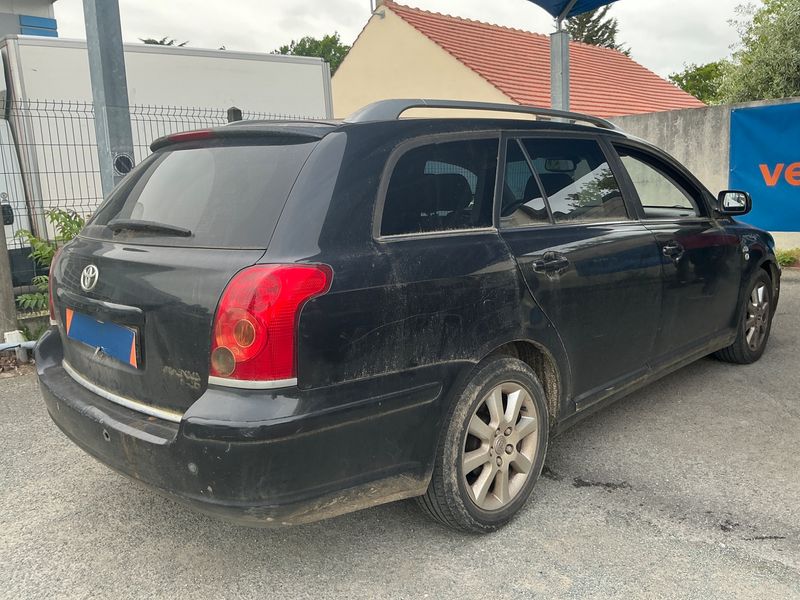 Toyota Avensis 2.2 D-4D D-Cat Clean Power 2005 – снимка 2