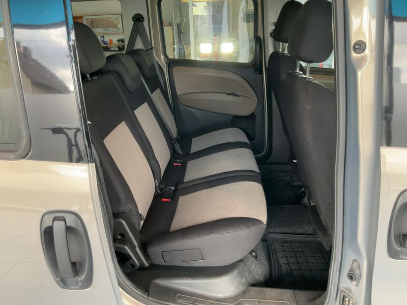Opel Combo 1.6 CDTI DPF Edition L1H1 2015 – снимка 19