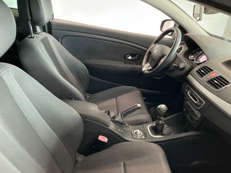 Renault Megane 2.0 dCi Dynamique 2010 – снимка 3