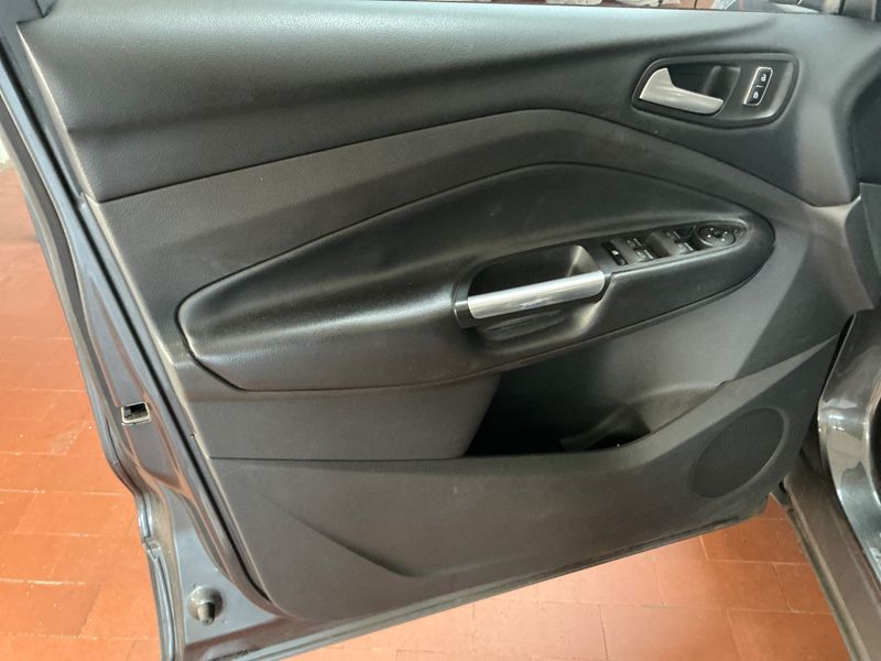 Ford Kuga 1.5 EcoBoost Titanium 2015 – снимка 23