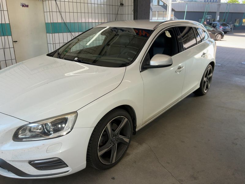 Volvo V60 2.0 D3 R-Design 2014 – снимка 2