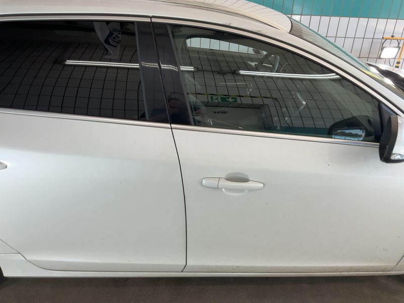 Volvo V60 2.0 D3 R-Design 2014 – снимка 10