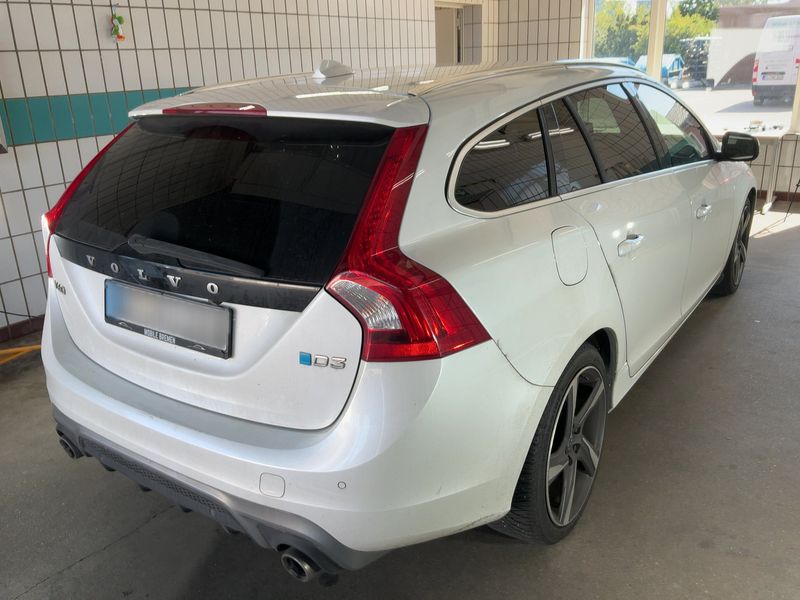 Volvo V60 2.0 D3 R-Design 2014 – снимка 8