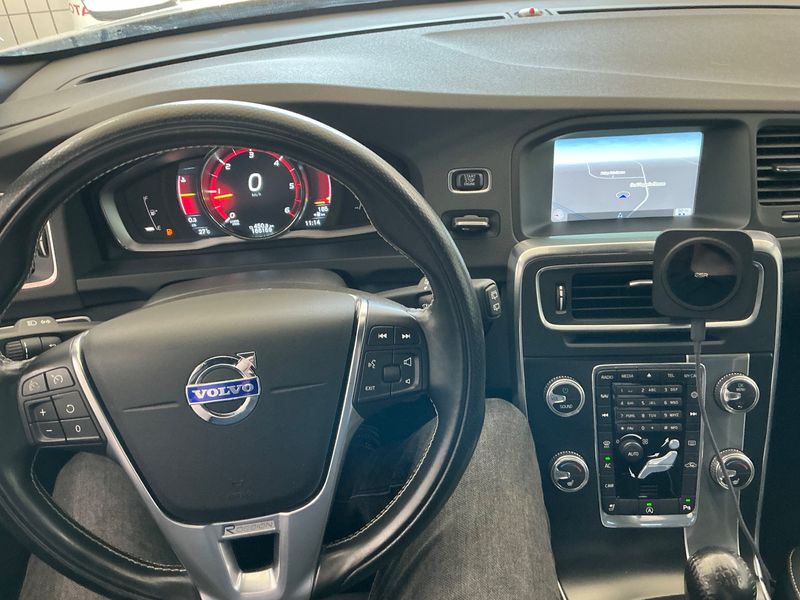 Volvo V60 2.0 D3 R-Design 2014 – снимка 17