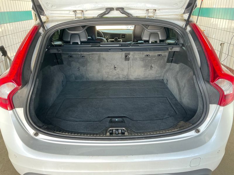 Volvo V60 2.0 D3 R-Design 2014 – снимка 15