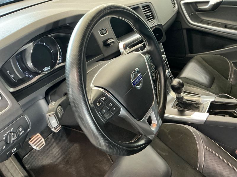 Volvo V60 2.0 D3 R-Design 2014 – снимка 29