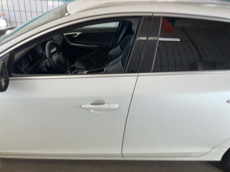 Volvo V60 2.0 D3 R-Design 2014 – снимка 4
