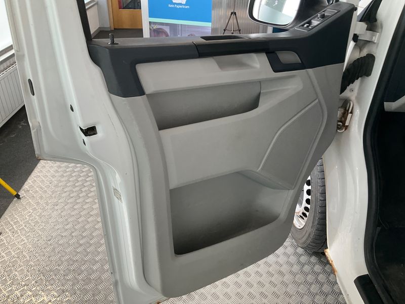 Volkswagen T6 Transporter 2.0 TDI Kasten 4Motion 2018 – снимка 31