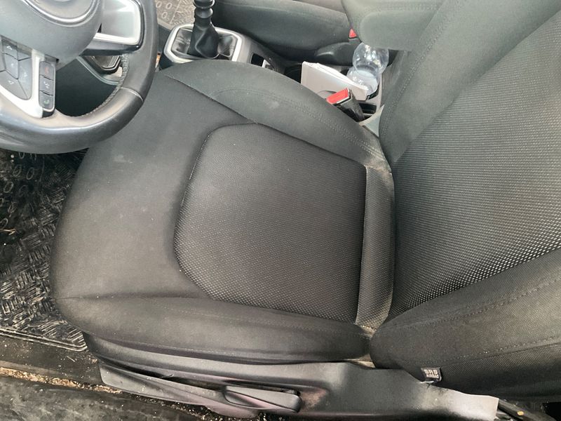 Jeep Renegade 1.0 TGDi Longitude 4x2 2021 – снимка 29