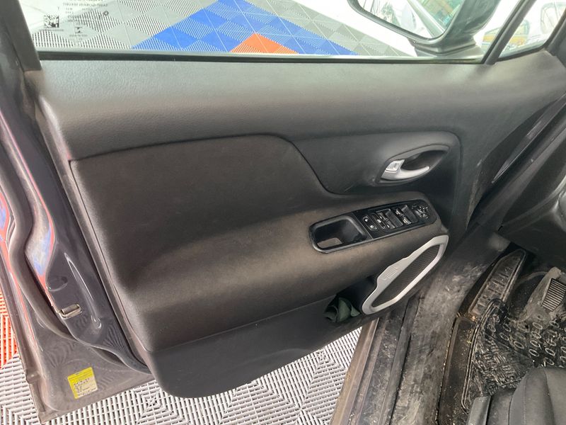 Jeep Renegade 1.0 TGDi Longitude 4x2 2021 – снимка 28