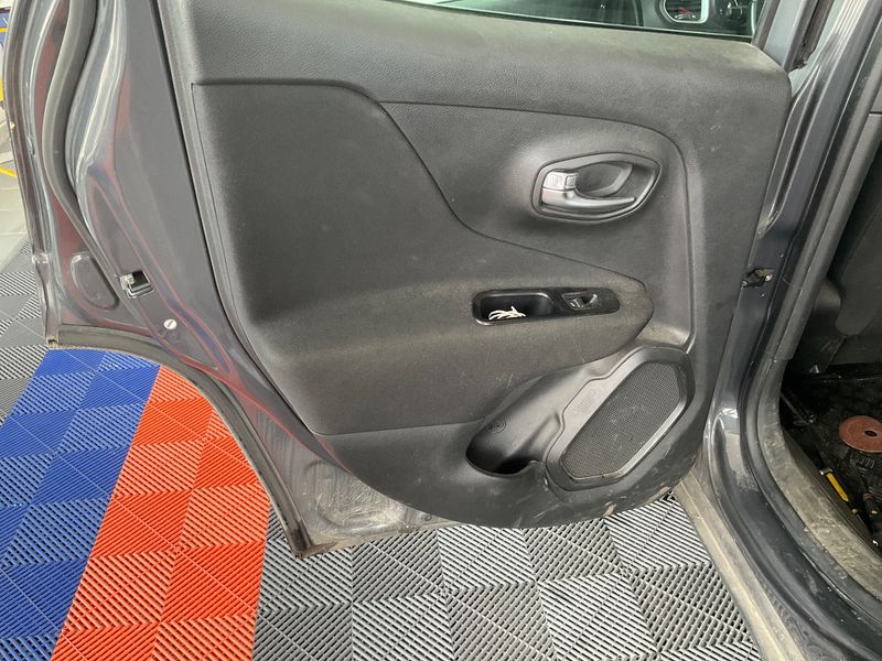 Jeep Renegade 1.0 TGDi Longitude 4x2 2021 – снимка 32