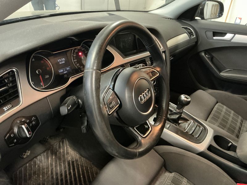 Audi A4 2.0 TDI Attraction 2013 – снимка 22