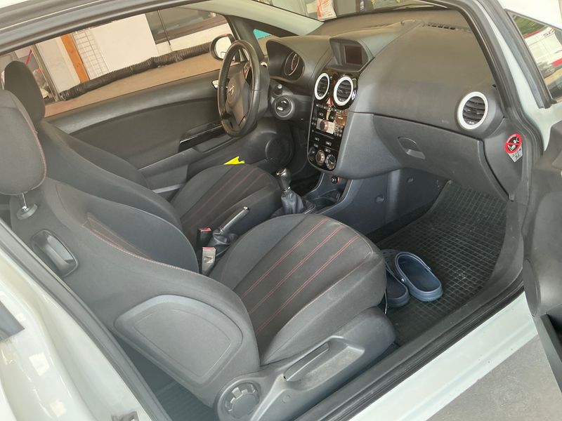 Opel Corsa 1.4 Color Edition 2011 – снимка 3