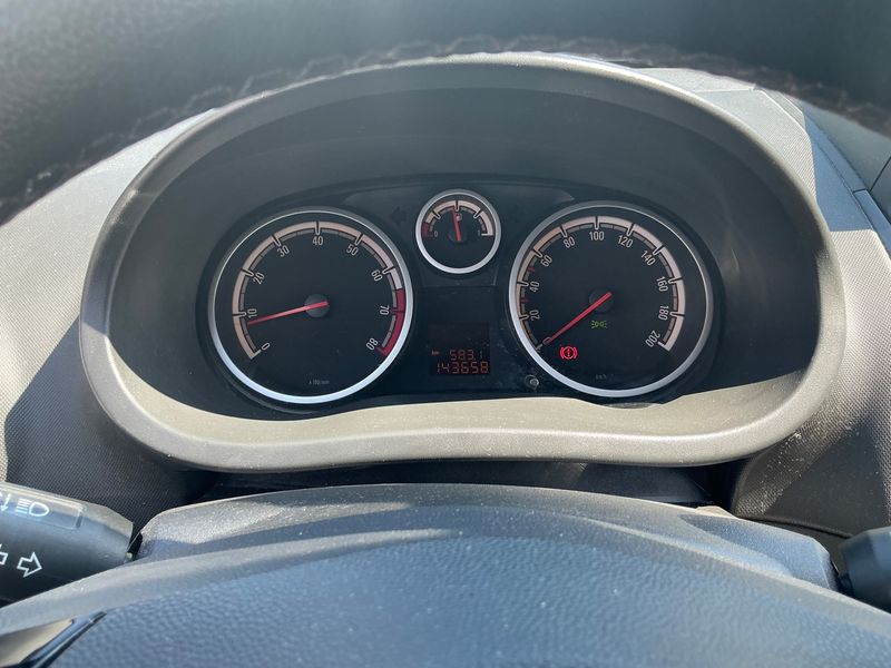 Opel Corsa 1.4 Color Edition 2011 – снимка 4