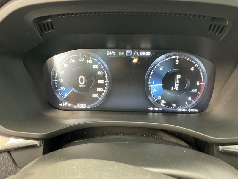 Volvo XC60 2.0 D4 Inscription 2WD 2019 – снимка 18