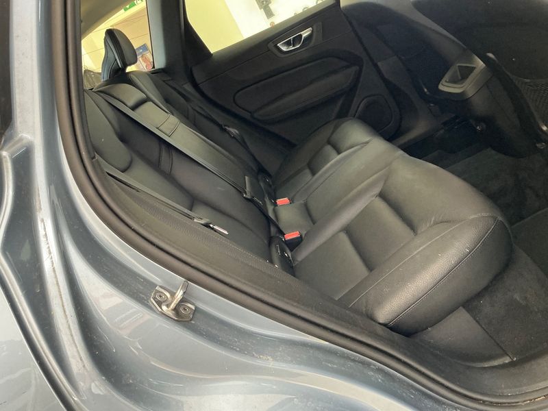 Volvo XC60 2.0 D4 Inscription 2WD 2019 – снимка 19
