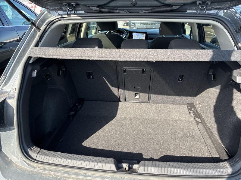 Volkswagen Golf VIII 2.0 TSI Style 2022 – снимка 9