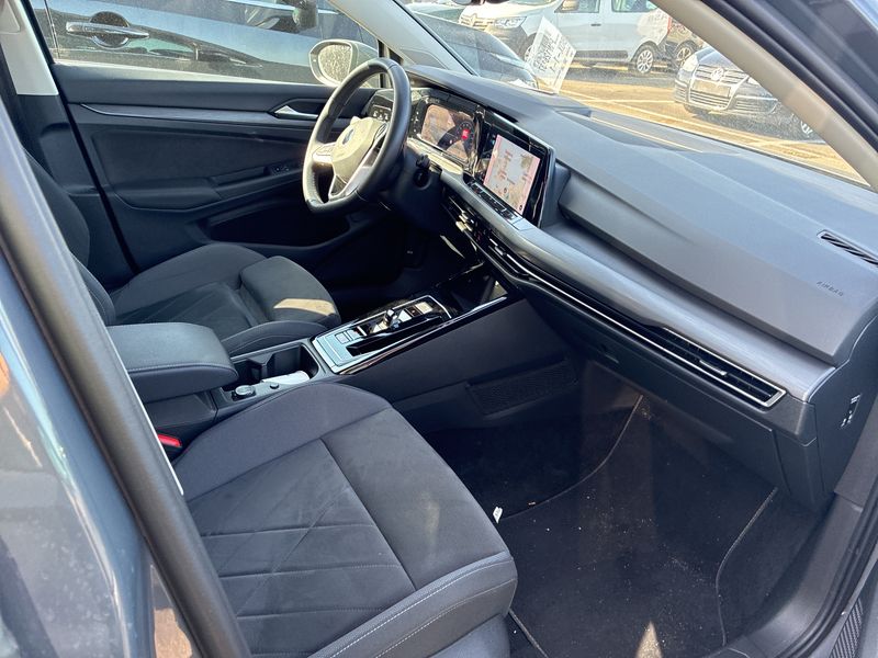 Volkswagen Golf VIII 2.0 TSI Style 2022 – снимка 10