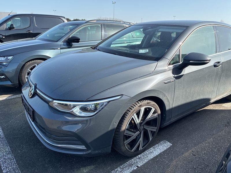 Volkswagen Golf VIII 2.0 TSI Style 2022 – снимка 2