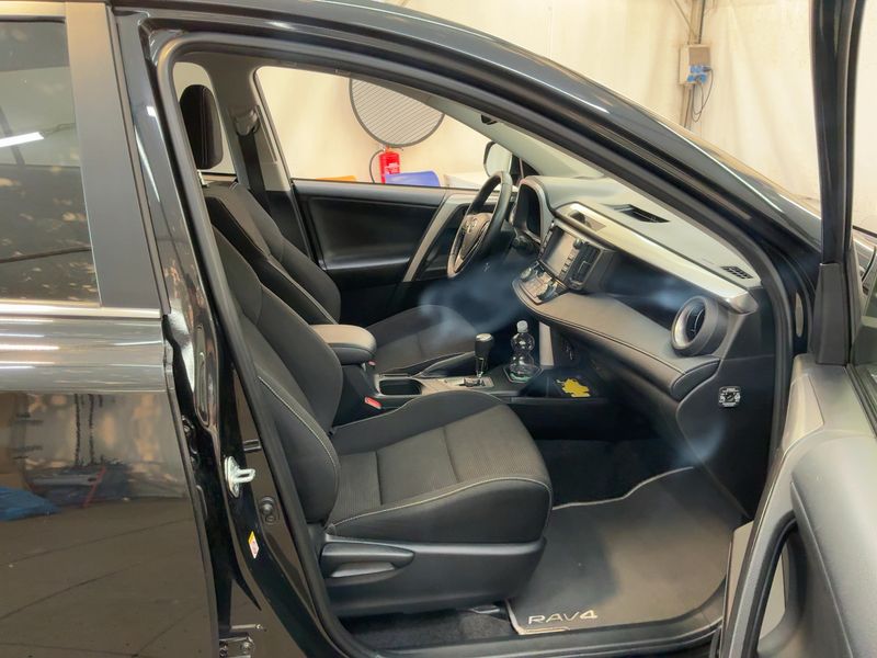 Toyota RAV 4 2.5 Hybrid Edition-S+ 2017 – снимка 17