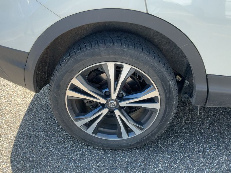 Nissan Qashqai 1.6 dCi Tekna + 2018 – снимка 9