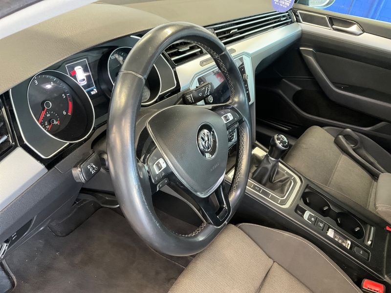 Volkswagen Passat 2.0 TDI Comfortline BlueMotion Tech 2018 – снимка 24