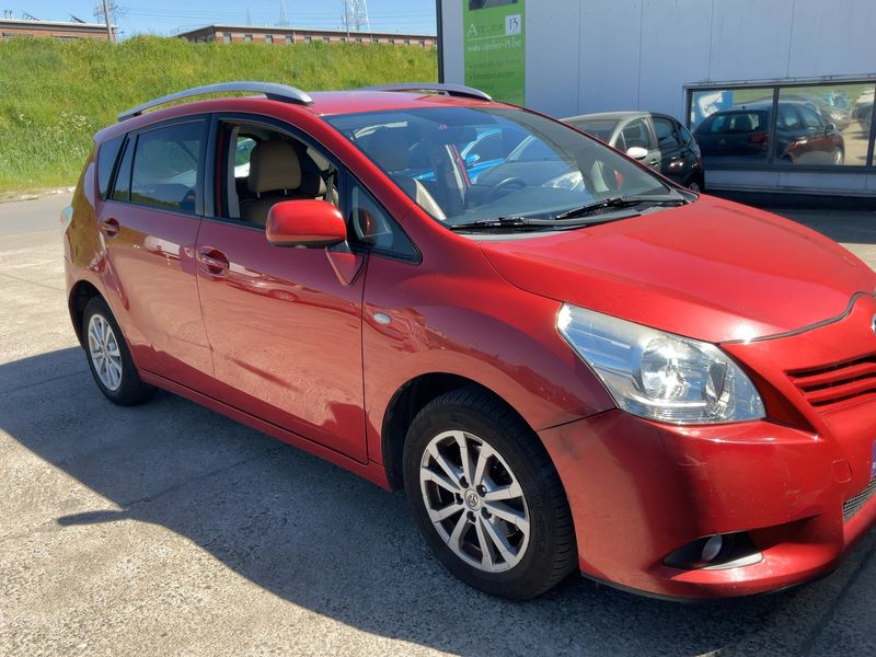 Toyota Verso 1.6 2012 – снимка 12